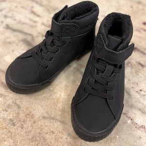 NMOT H&M Black High tops w/ faux shearling lining & elasticized lacing